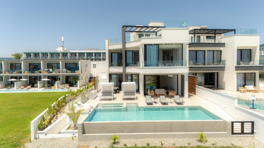 Aqua Breeze Beachfront Villas